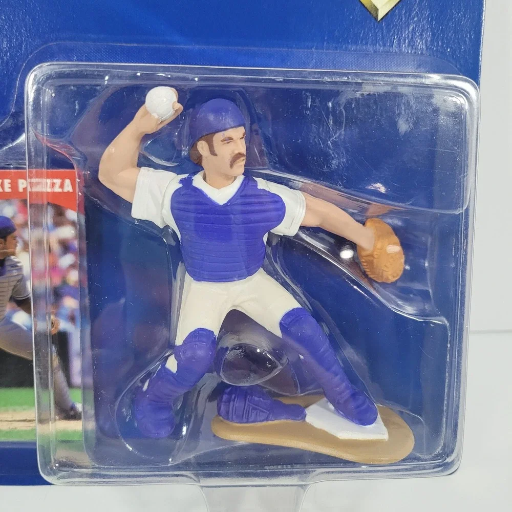 1995 Starting Lineup Mike Piazza Los Angeles Dodgers Figure with Card Kenner NIB
